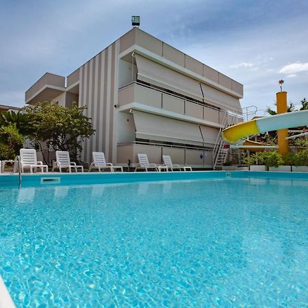 Holiday Club Residence Alba Adriatica Extérieur photo
