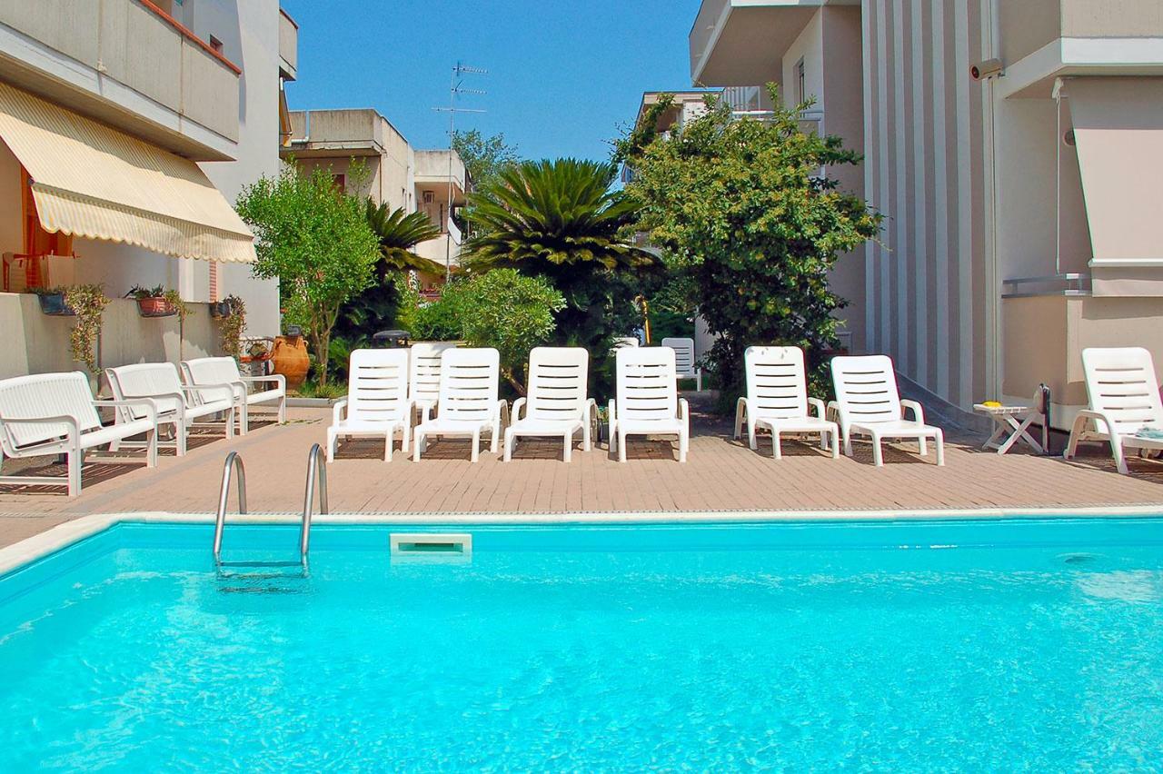 Holiday Club Residence Alba Adriatica Extérieur photo